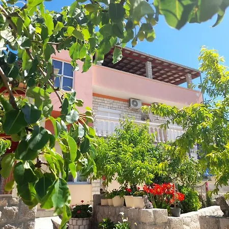 בית הארחה Tomic 3*