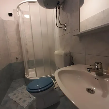 Tomic בית הארחה 3*