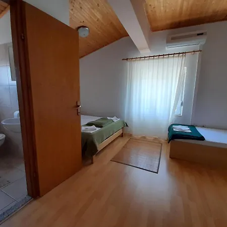 Tomic Guest house Seline